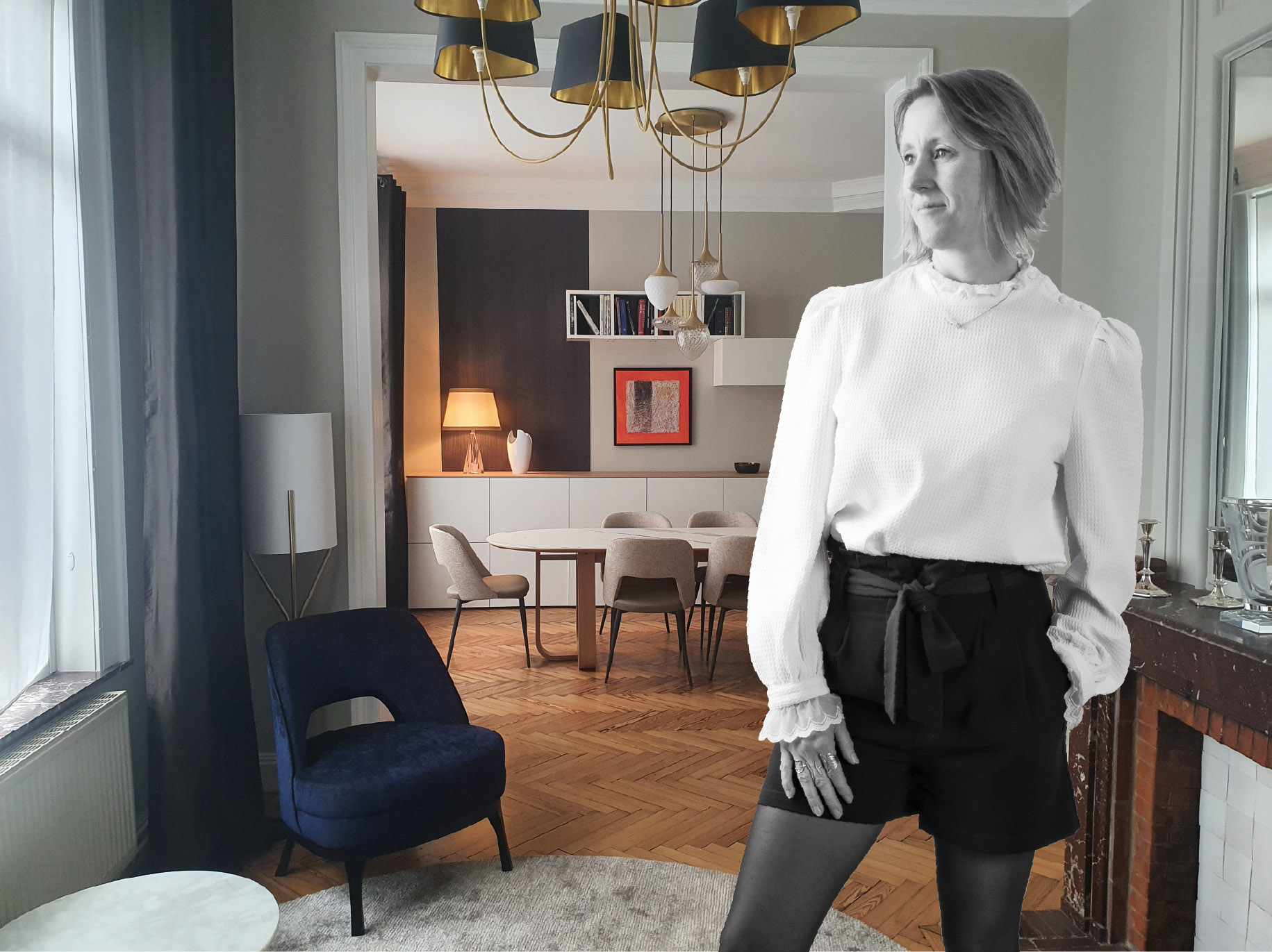 Carnet de recommandations de décoration posé sur une table avec une palette de couleurs